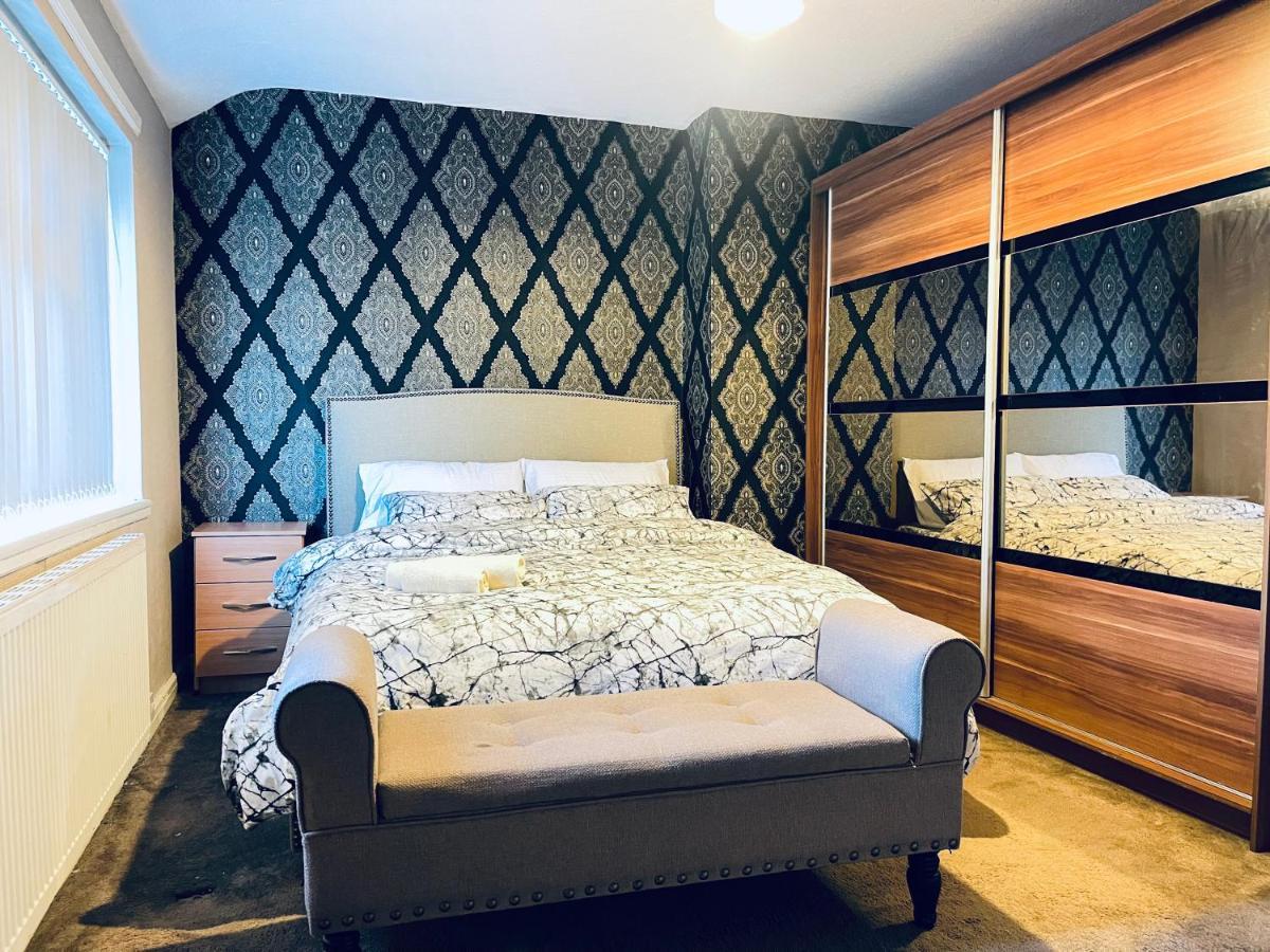 3 Bedroom Holiday House,Close To M6-Express Way To Centre Birmingham Eksteriør bilde
