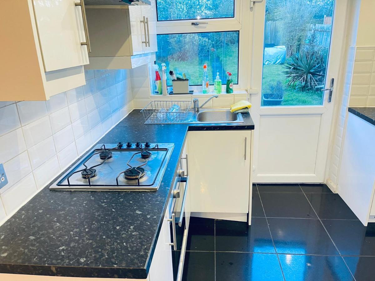 3 Bedroom Holiday House,Close To M6-Express Way To Centre Birmingham Eksteriør bilde