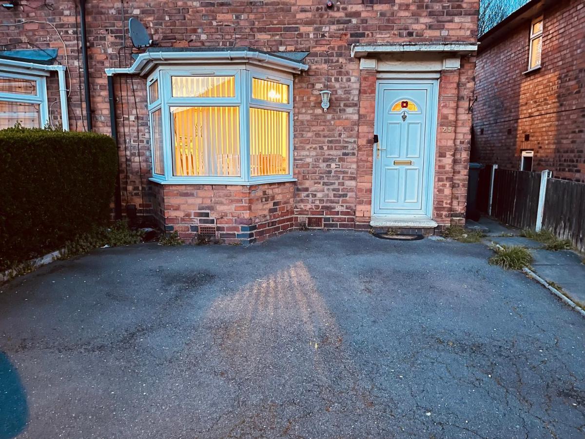 3 Bedroom Holiday House,Close To M6-Express Way To Centre Birmingham Eksteriør bilde