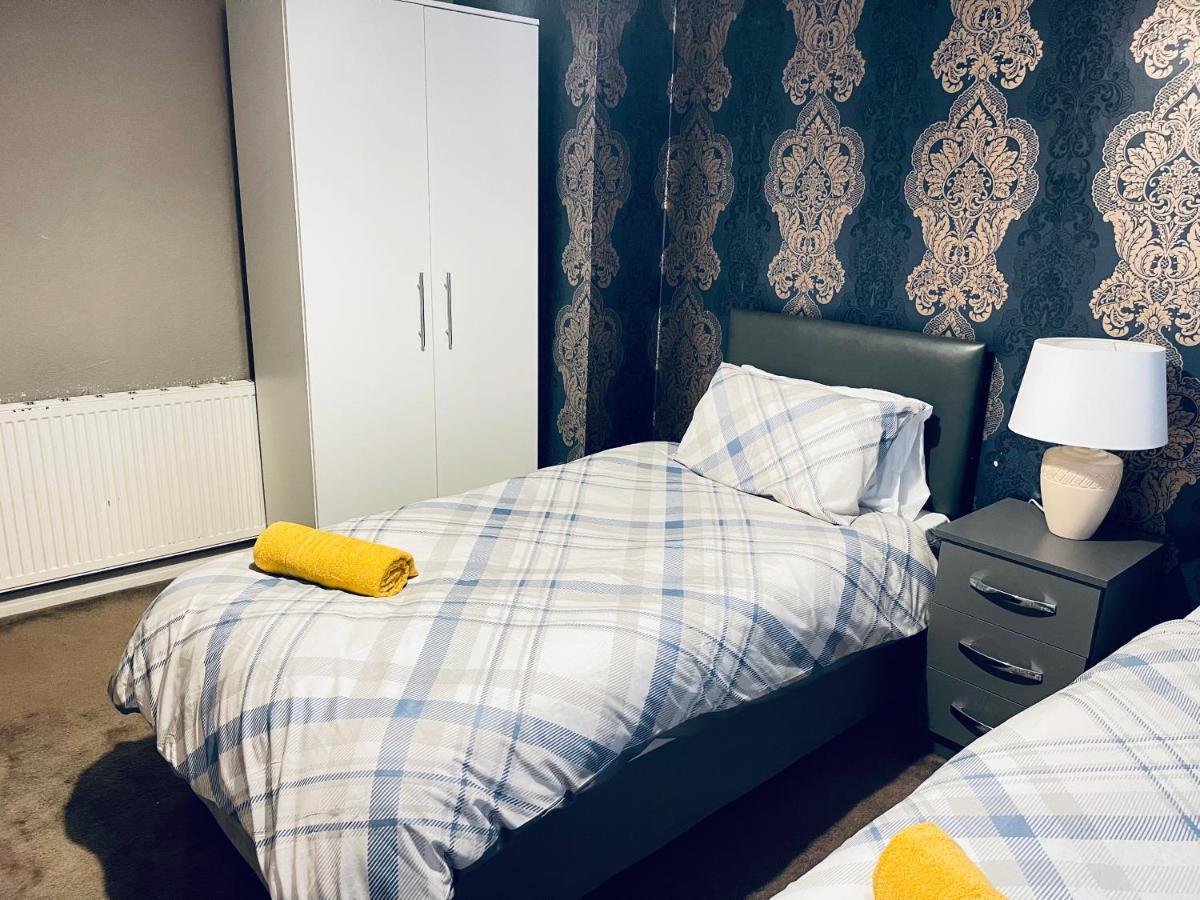 3 Bedroom Holiday House,Close To M6-Express Way To Centre Birmingham Eksteriør bilde